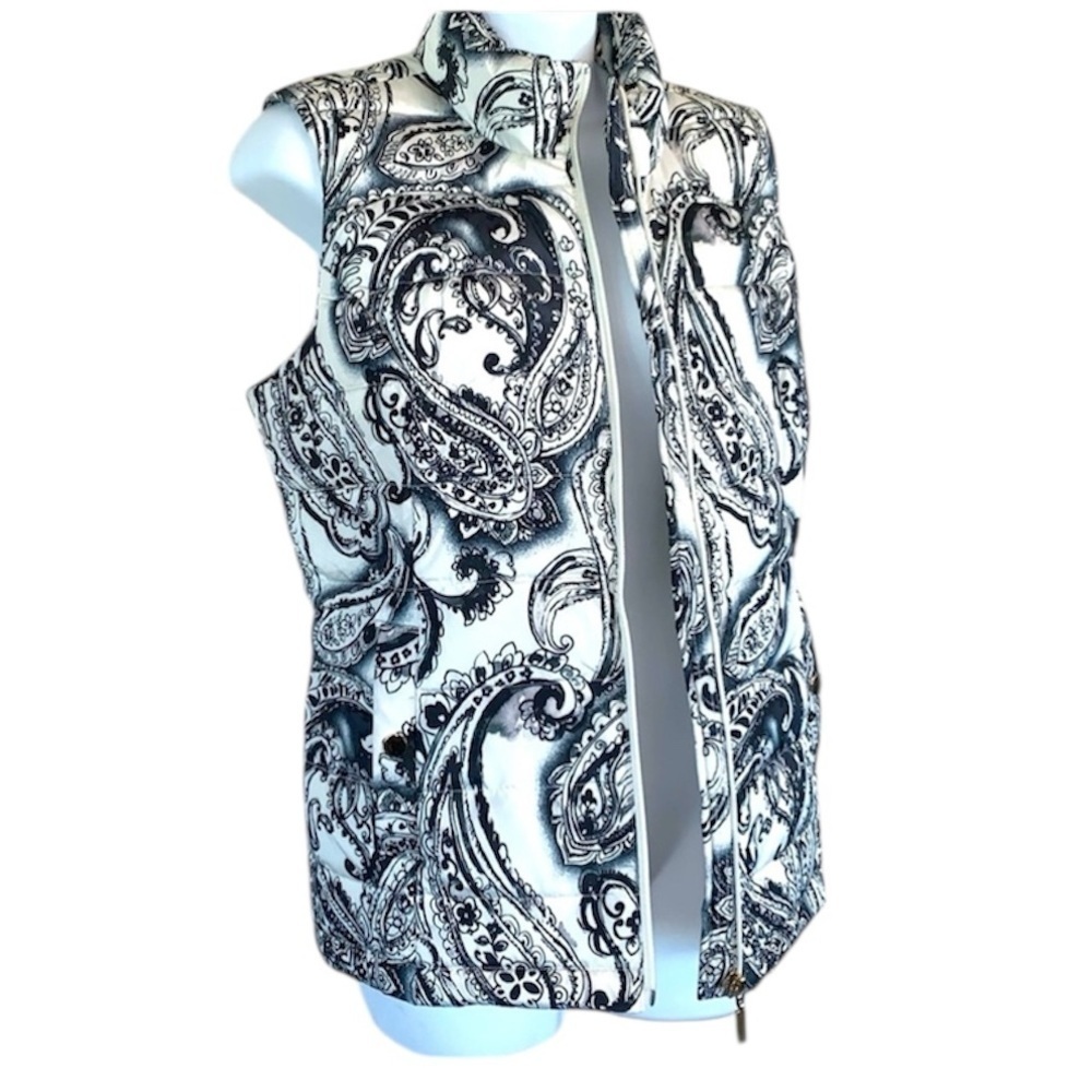 CHARTER CLUB quilted vest, women M, cream & black paisley, snap pockets, zips.